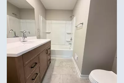 1010  Shorecrest Dr, Racine, WI 53402 - Photo 4