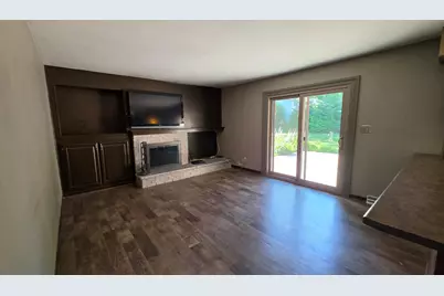 3415 W Cold Spring Rd, Greenfield, WI 53221 - Photo 8