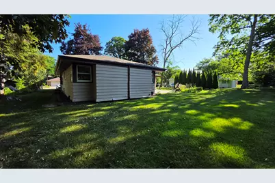 3415 W Cold Spring Rd, Greenfield, WI 53221 - Photo 16