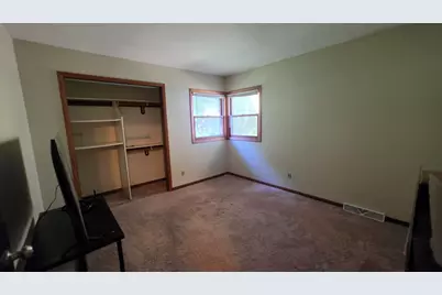 3415 W Cold Spring Rd, Greenfield, WI 53221 - Photo 12