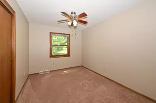 14325 W Lincoln Ave, New Berlin, WI 53151 - Photo 24