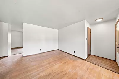 5782 S New York Ave, Cudahy, WI 53110 - Photo 4
