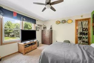 149 Hickory Dr, Delafield, WI 53018 - Photo 20
