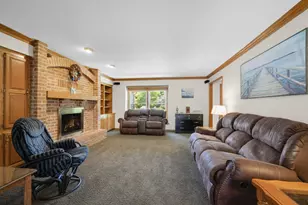 149 Hickory Dr, Delafield, WI 53018 - Photo 8