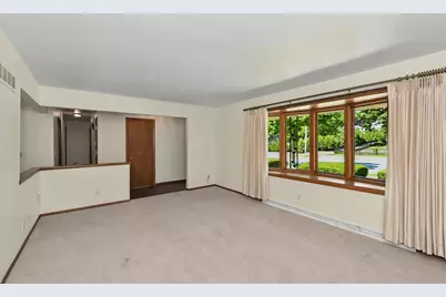 1075 S Silverbrook Dr, West Bend, WI 53095 - Photo 6