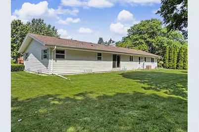 1075 S Silverbrook Dr, West Bend, WI 53095 - Photo 28