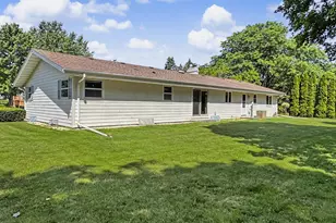 1075 S Silverbrook Dr, West Bend, WI 53095 - Photo 28