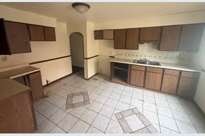 6204 W Thurston Ave, Milwaukee, WI 53218 - Photo 6