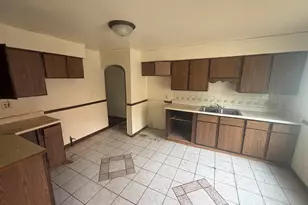 6204 W Thurston Ave, Milwaukee, WI 53218 - Photo 6
