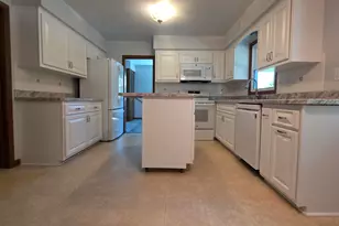 W174N7505 Joanne Dr, Menomonee Falls, WI 53051 - Photo 8