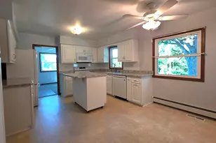 W174N7507 Joanne Dr, Menomonee Falls, WI 53051 - Photo 10