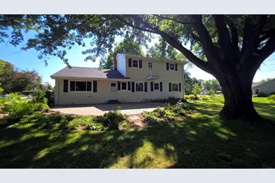 W174N7505  Joanne Dr, Menomonee Falls, WI 53051 - Photo 2