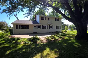 W174N7505 Joanne Dr, Menomonee Falls, WI 53051 - Photo 2