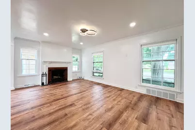 2423 S 60th St, West Allis, WI 53219 - Photo 12