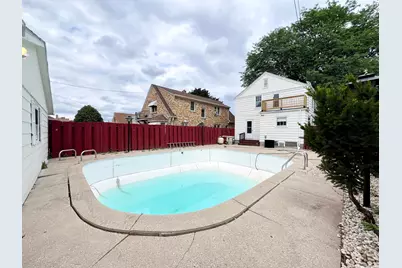 2423 S 60th St, West Allis, WI 53219 - Photo 38