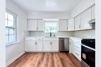 2423 S 60th St, West Allis, WI 53219 - Photo 6