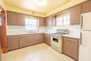 3420 S 17th St, Milwaukee, WI 53215 - Photo 6