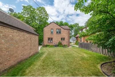 2640 N 72nd St, Wauwatosa, WI 53213 - Photo 24