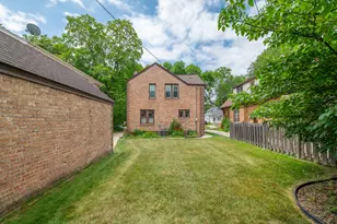 2640 N 72nd St, Wauwatosa, WI 53213 - Photo 24