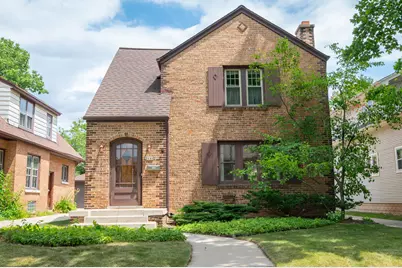 2640 N 72nd St, Wauwatosa, WI 53213 - Photo 1