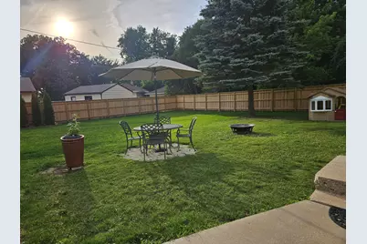 W59N777  Highwood Dr, Cedarburg, WI 53012 - Photo 2