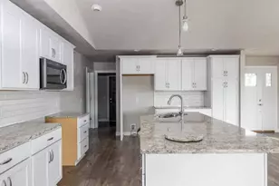 3409 Caden Oshkosh Wi 549 Ct, Oshkosh, WI 54904 - Photo 2