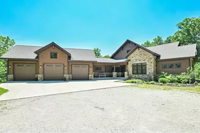 1062 N English Settlement Ave, Racine, WI 53105 - Photo 1