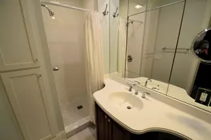 2712 N Maryland Ave, Milwaukee, WI 53211 - Photo 16