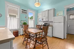2712 N Maryland Ave, Milwaukee, WI 53211 - Photo 8