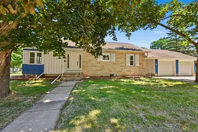 632 W Wisconsin Ave, Oconomowoc, WI 53066 - Photo 2