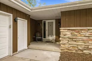 3713 Highcliff Ct, Sheboygan, WI 53083 - Photo 8