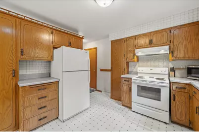 3713  Highcliff Ct, Sheboygan, WI 53083 - Photo 14