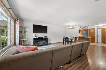 10154 W Whitnall Edge Dr #E, Franklin, WI 53132 - Photo 2