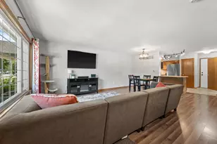 10154 W Whitnall Edge Dr, Franklin, WI 53132 - Photo 2