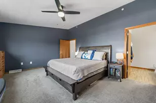 10154 W Whitnall Edge Dr, Franklin, WI 53132 - Photo 12