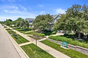10154 W Whitnall Edge Dr, Franklin, WI 53132 - Photo 22