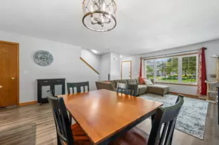 10154 W Whitnall Edge Dr, Franklin, WI 53132 - Photo 4