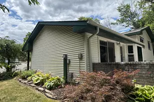 2816 Woodridge Ct, Waukesha, WI 53188 - Photo 6