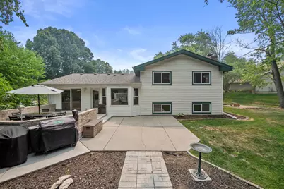 2816  Woodridge Ct, Waukesha, WI 53188 - Photo 6