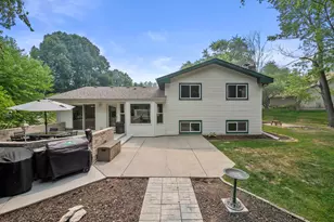 2816 Woodridge Ct, Waukesha, WI 53188 - Photo 6