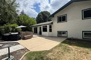 2816 Woodridge Ct, Waukesha, WI 53188 - Photo 4