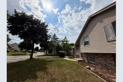 9812 W Darnel Ave, Milwaukee, WI 53224 - Photo 4