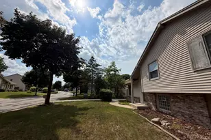 9812 W Darnel Ave, Milwaukee, WI 53224 - Photo 4