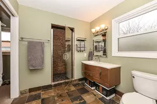 13060 W Brentwood Dr, New Berlin, WI 53151 - Photo 14