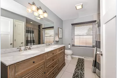 13060 W Brentwood Dr, New Berlin, WI 53151 - Photo 8