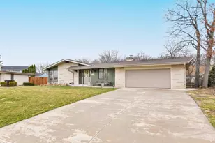 13060 W Brentwood Dr, New Berlin, WI 53151 - Photo 2