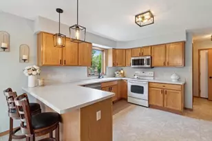 178 Weybridge Dr Dr, Sun Prairie, WI 53590 - Photo 8