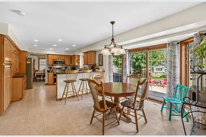 952  Arlon Ct, Belgium, WI 53004 - Photo 12