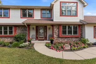 952 Arlon Ct, Belgium, WI 53004 - Photo 2