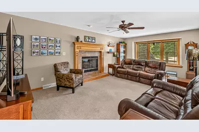 952  Arlon Ct, Belgium, WI 53004 - Photo 16